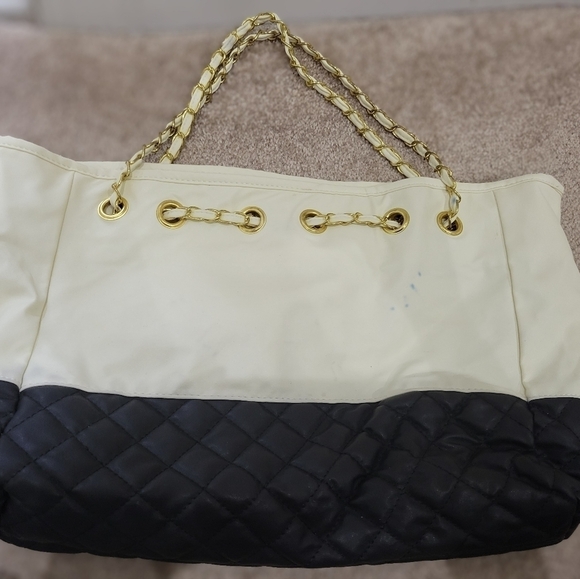 White and Black Hangbag with Chain - Picture 1 of 5